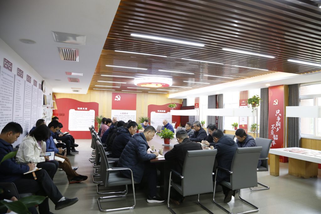 秦岭国家植物园中心组进行二O二四年第十二次中心组学习